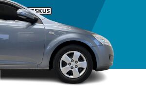 Kia cee'd esikatselu 13