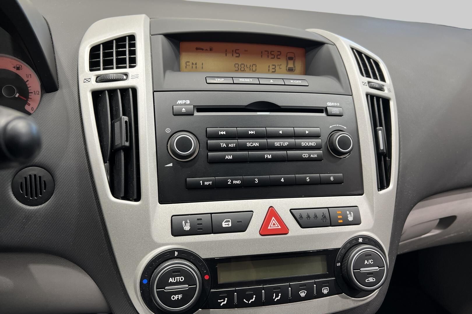 Kia cee'd iso kuva 15