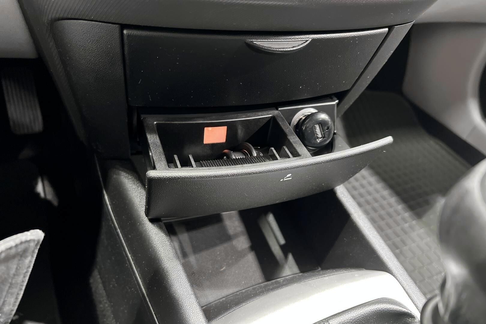 Kia cee'd iso kuva 16