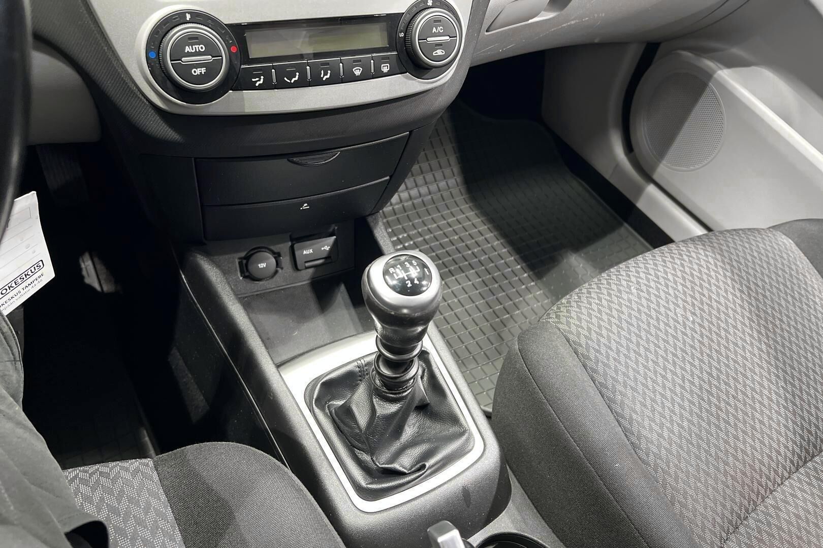 Kia cee'd iso kuva 17