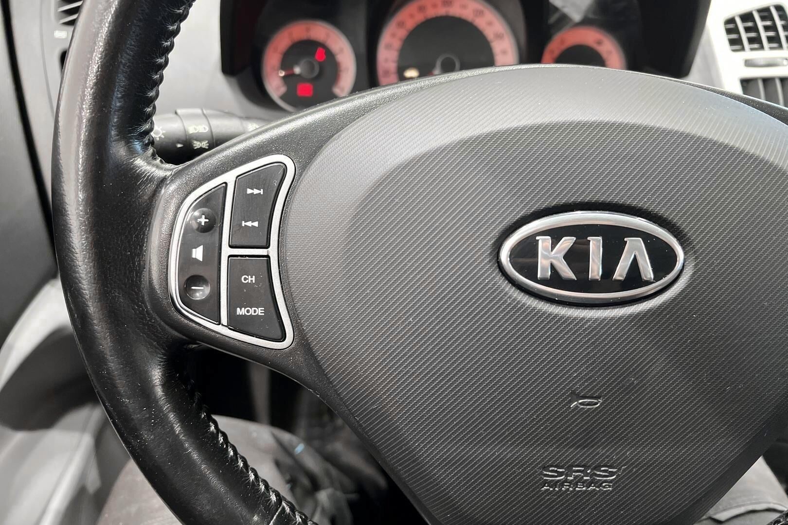 Kia cee'd iso kuva 19