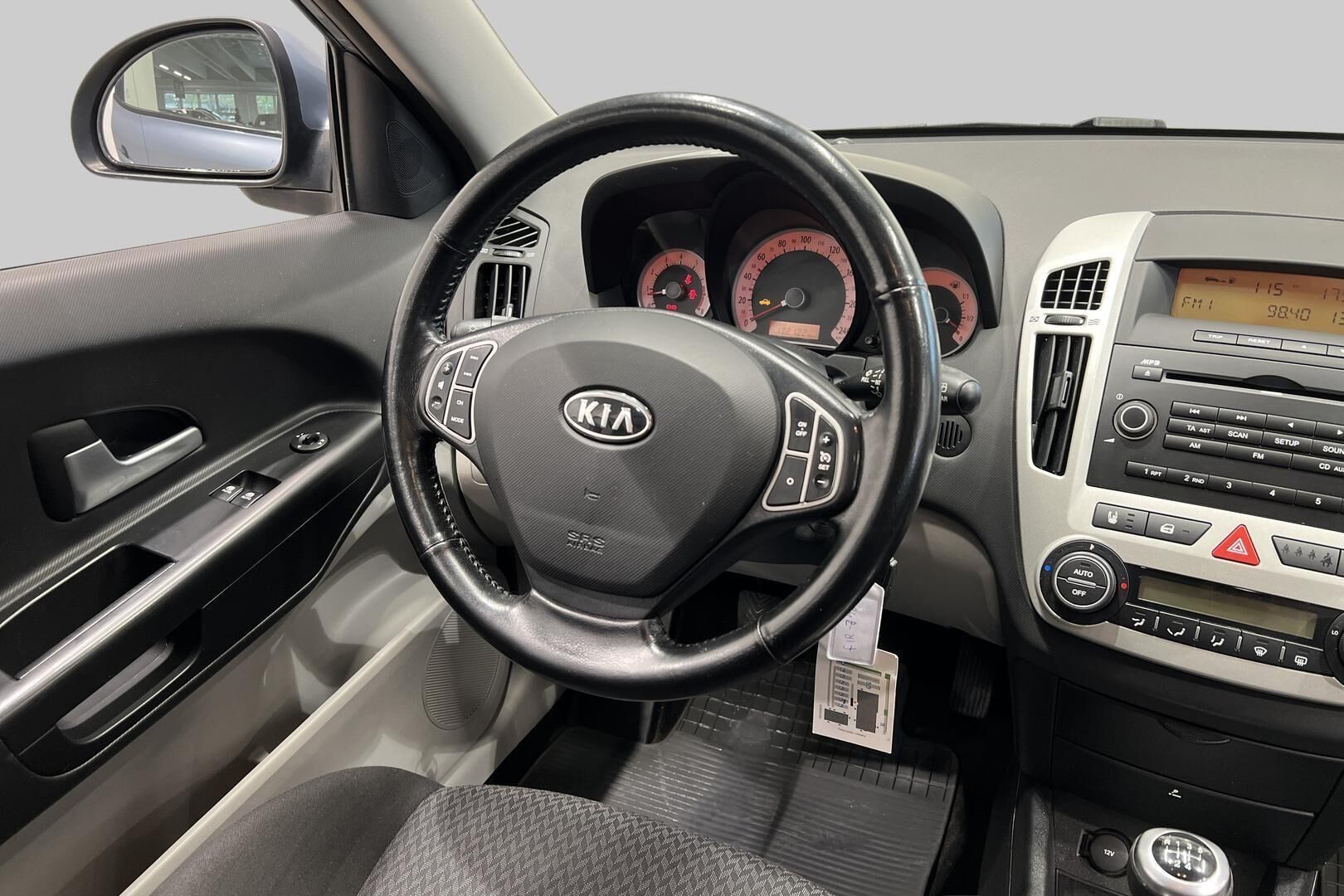 Kia cee'd iso kuva 22