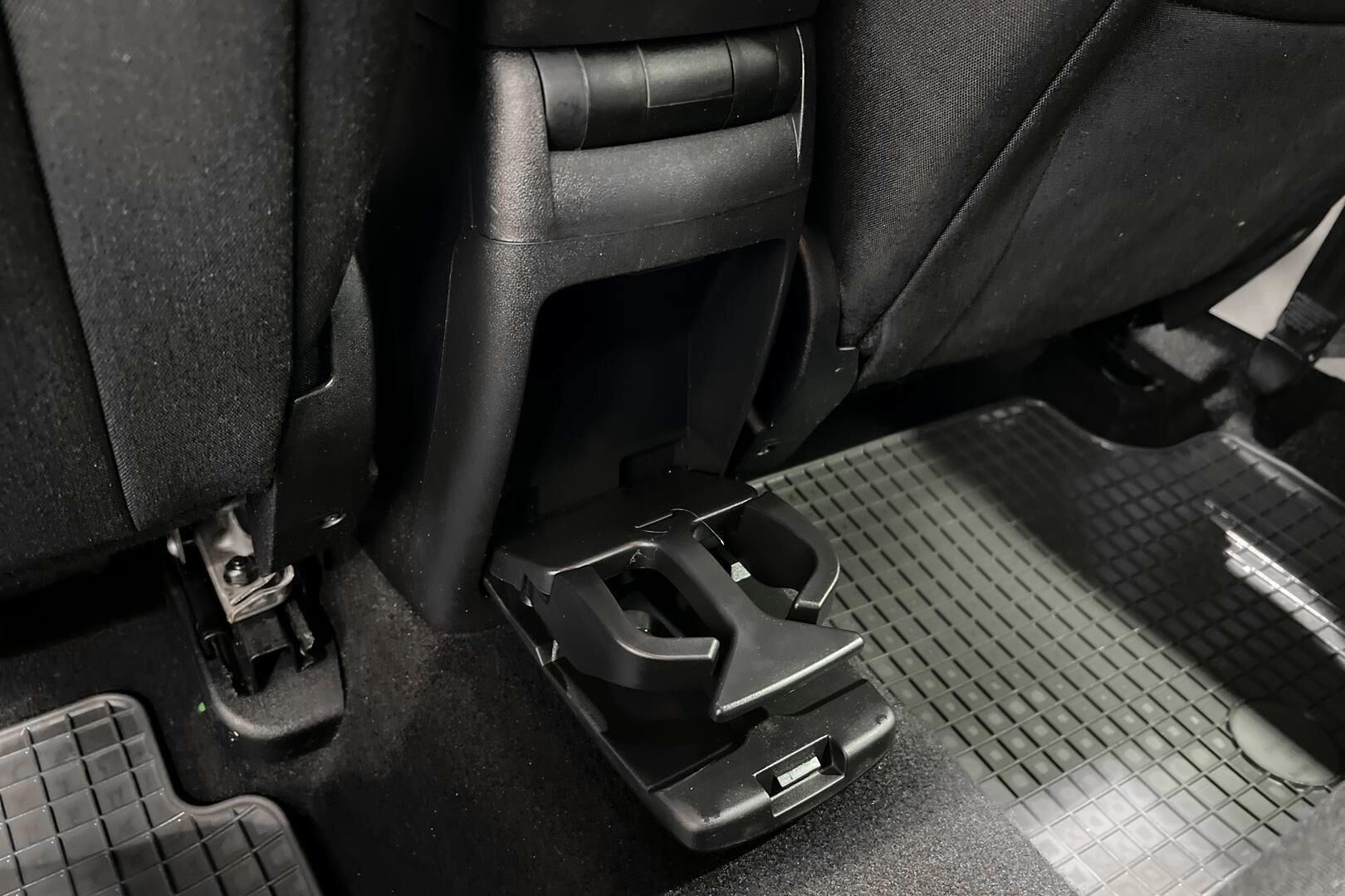 Kia cee'd iso kuva 23