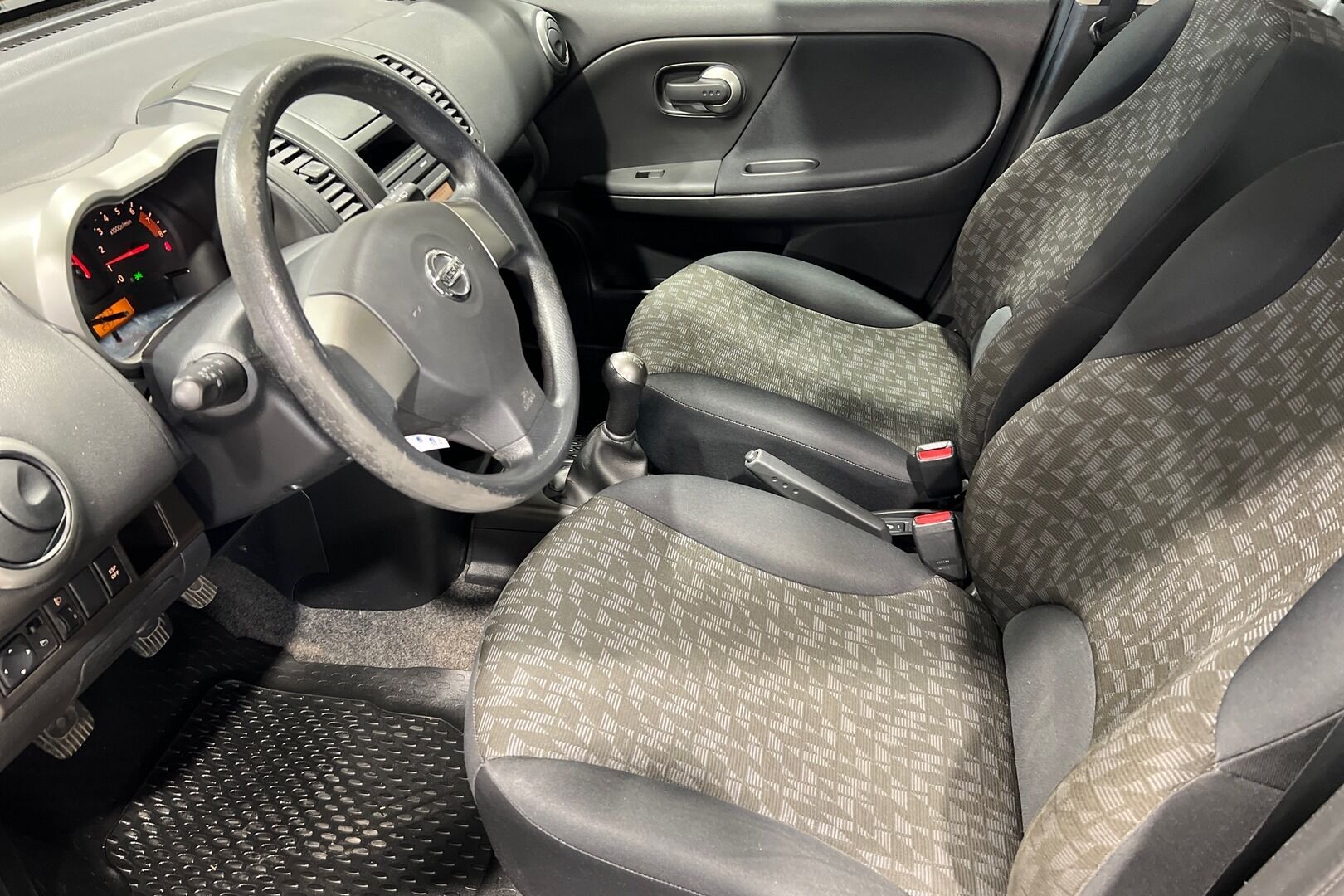 Nissan Note iso kuva 7