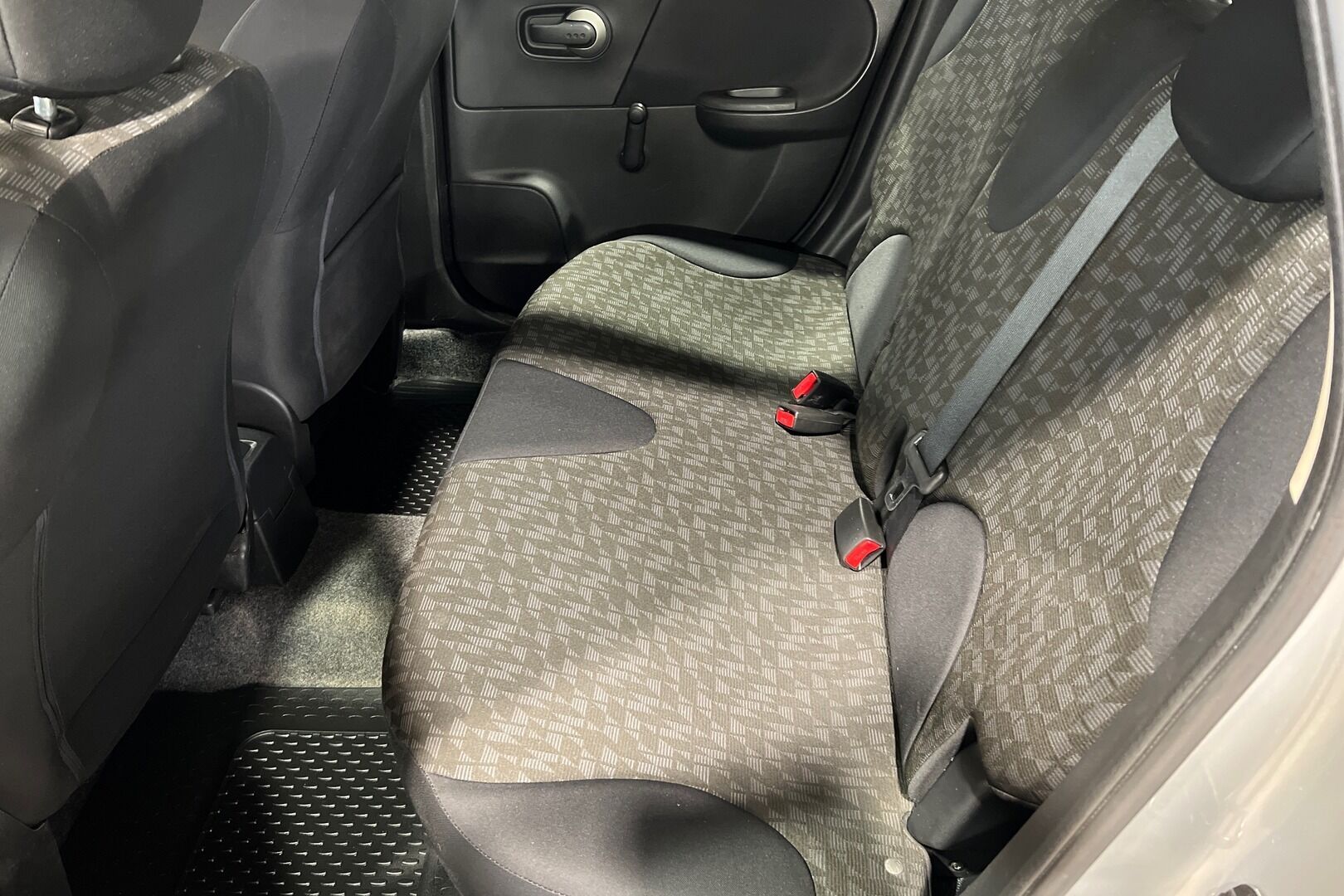 Nissan Note iso kuva 9
