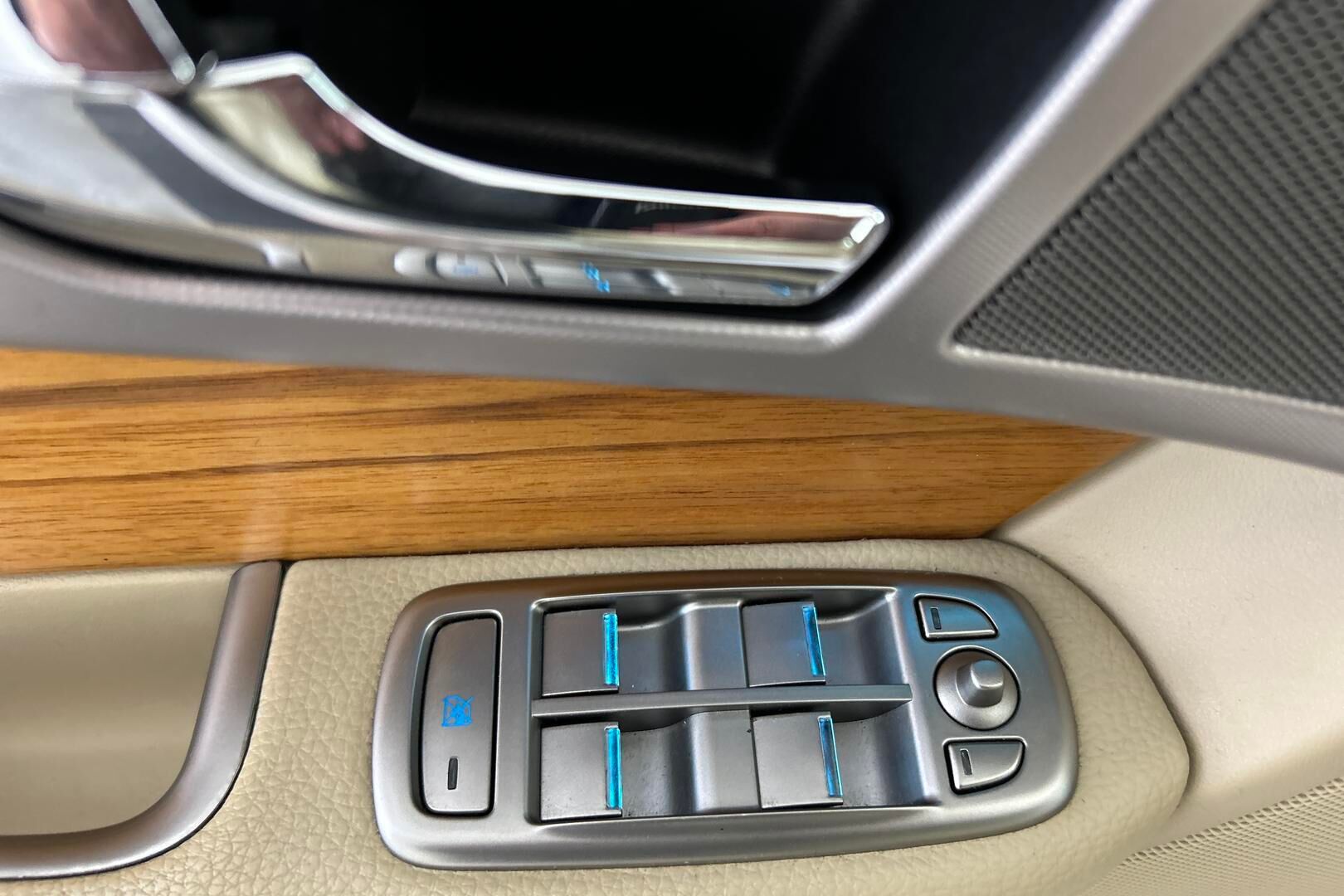 Jaguar XF iso kuva 15