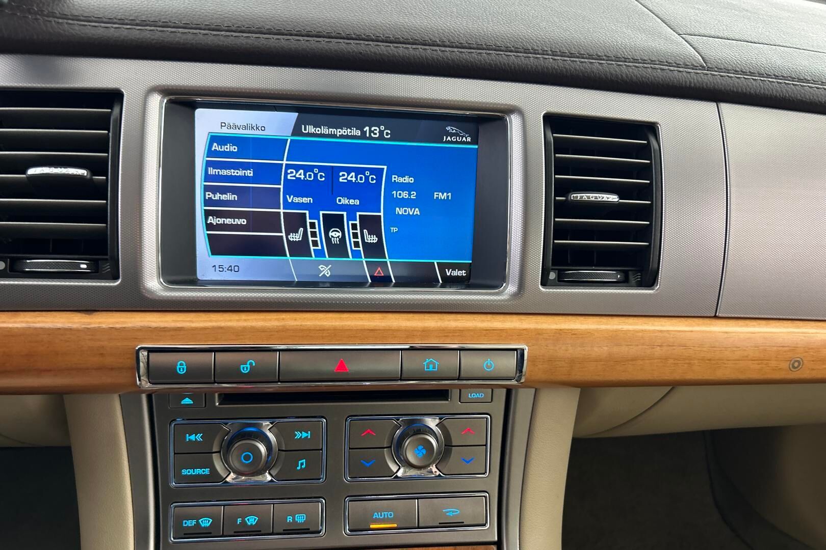 Jaguar XF iso kuva 18