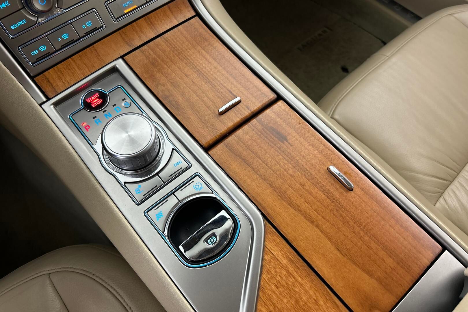 Jaguar XF iso kuva 19