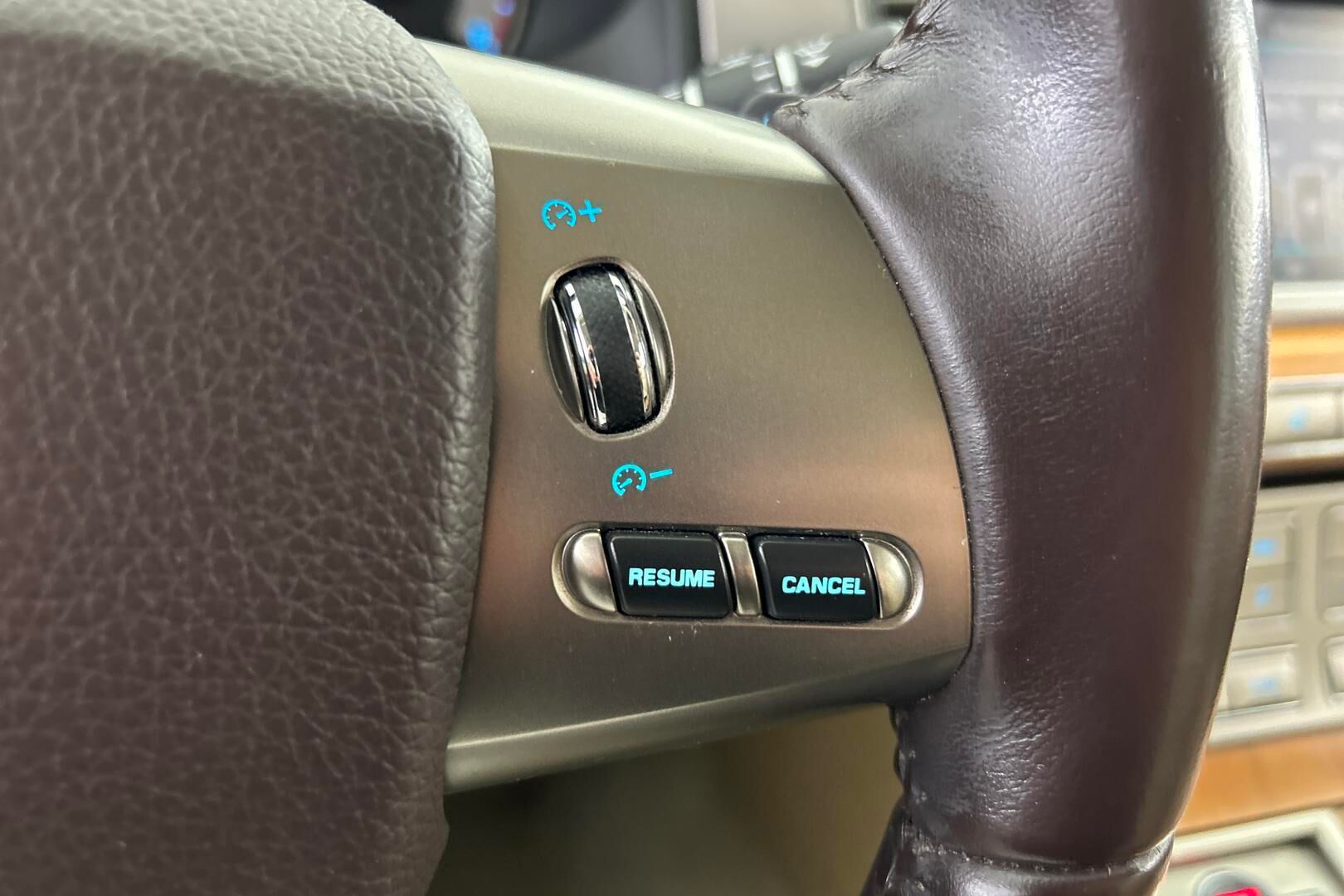 Jaguar XF iso kuva 21