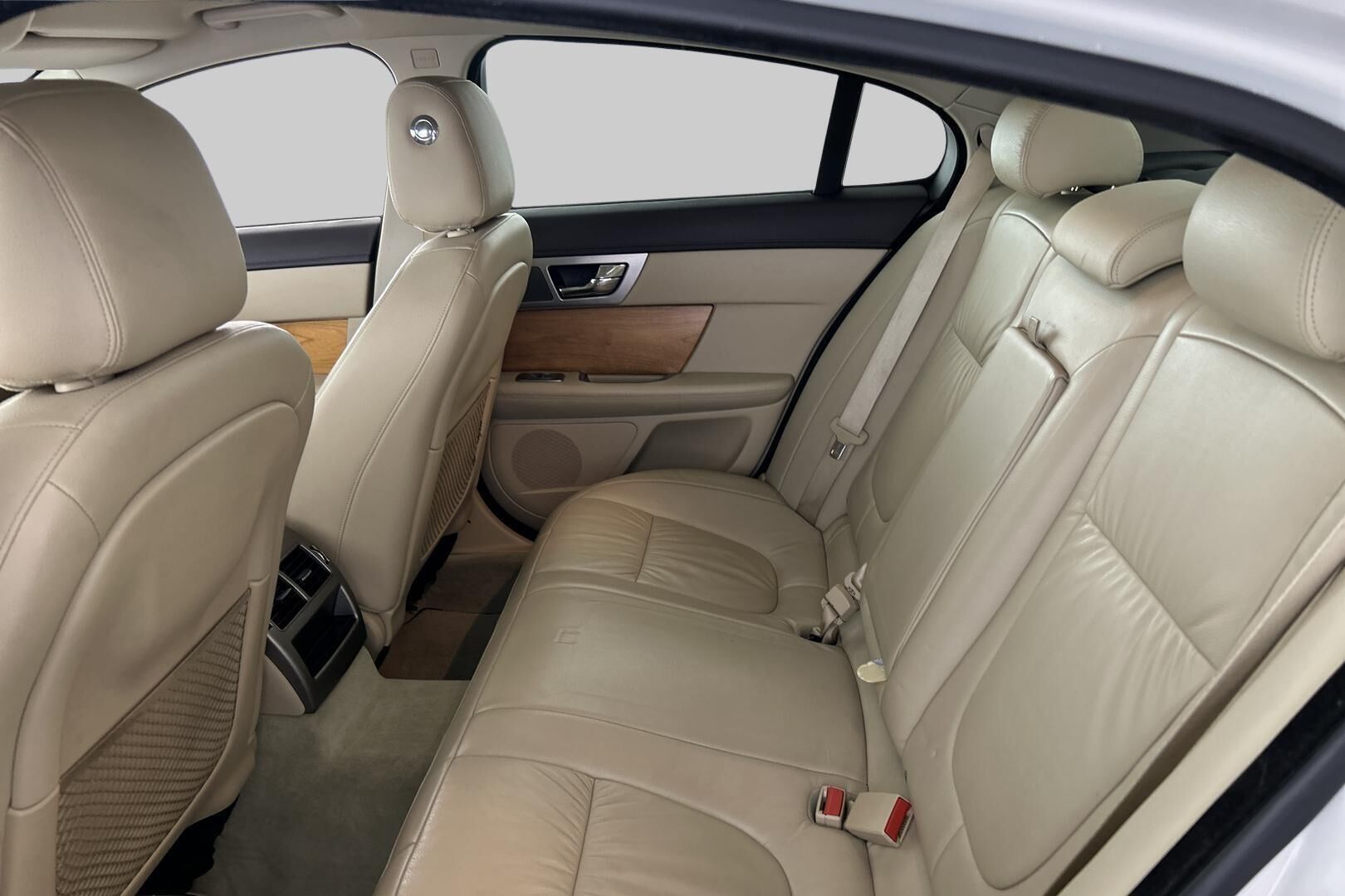 Jaguar XF iso kuva 9