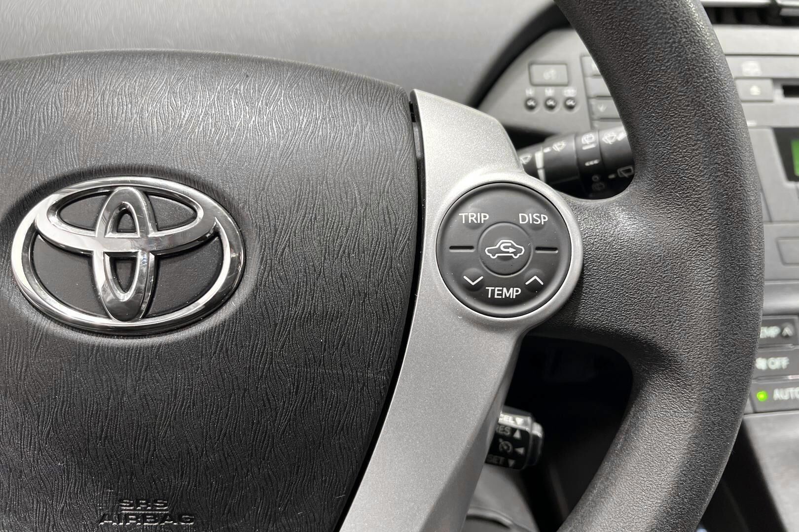 Toyota Prius iso kuva 16