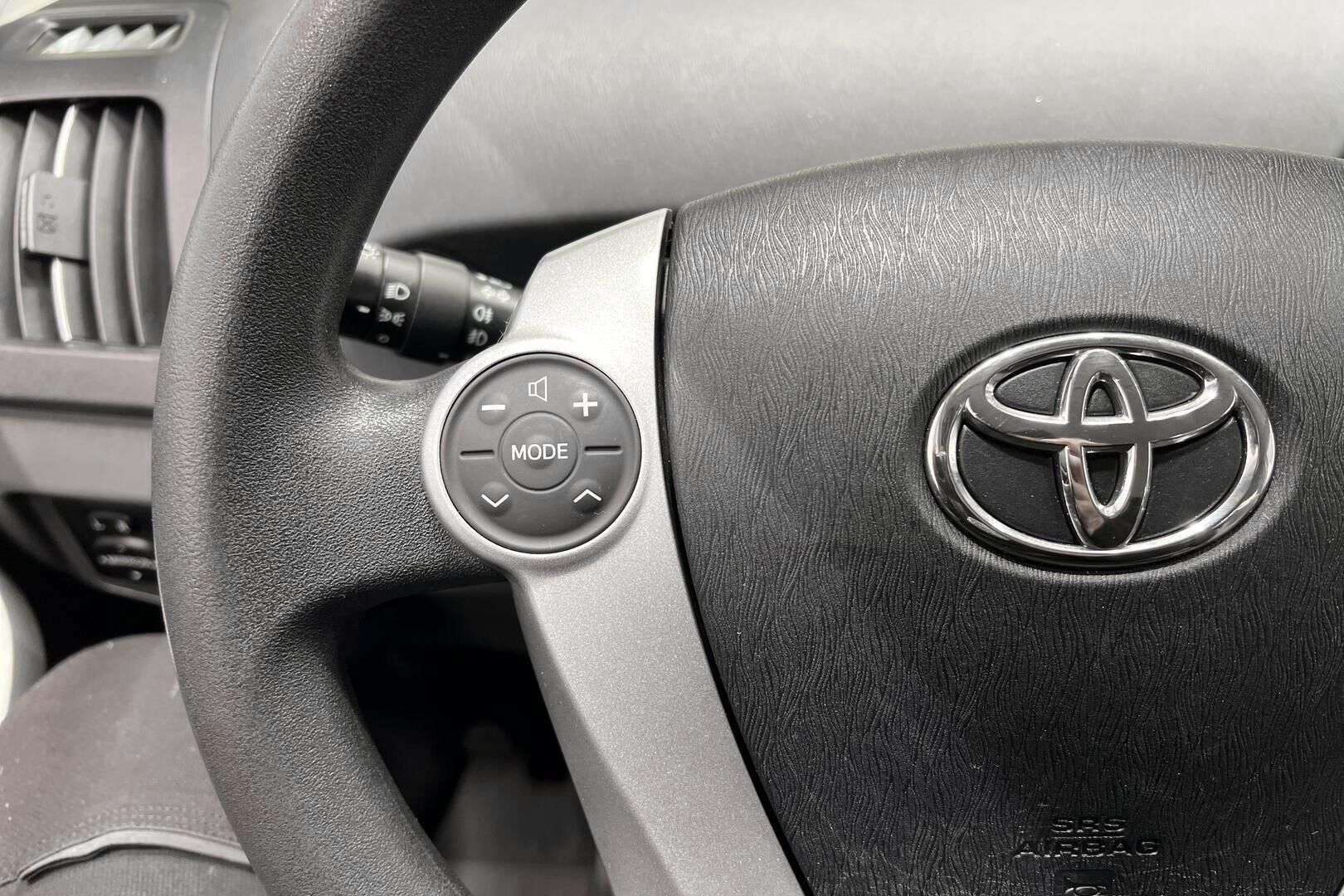 Toyota Prius iso kuva 27