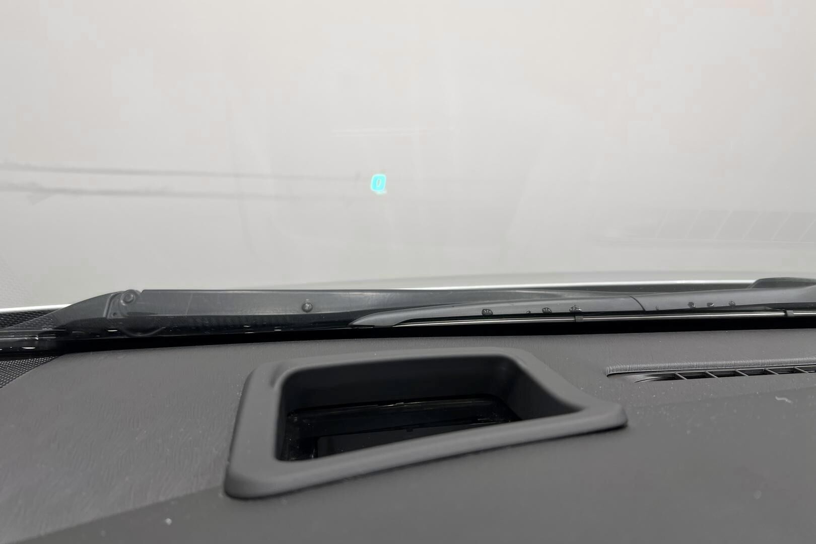 Toyota Prius iso kuva 18