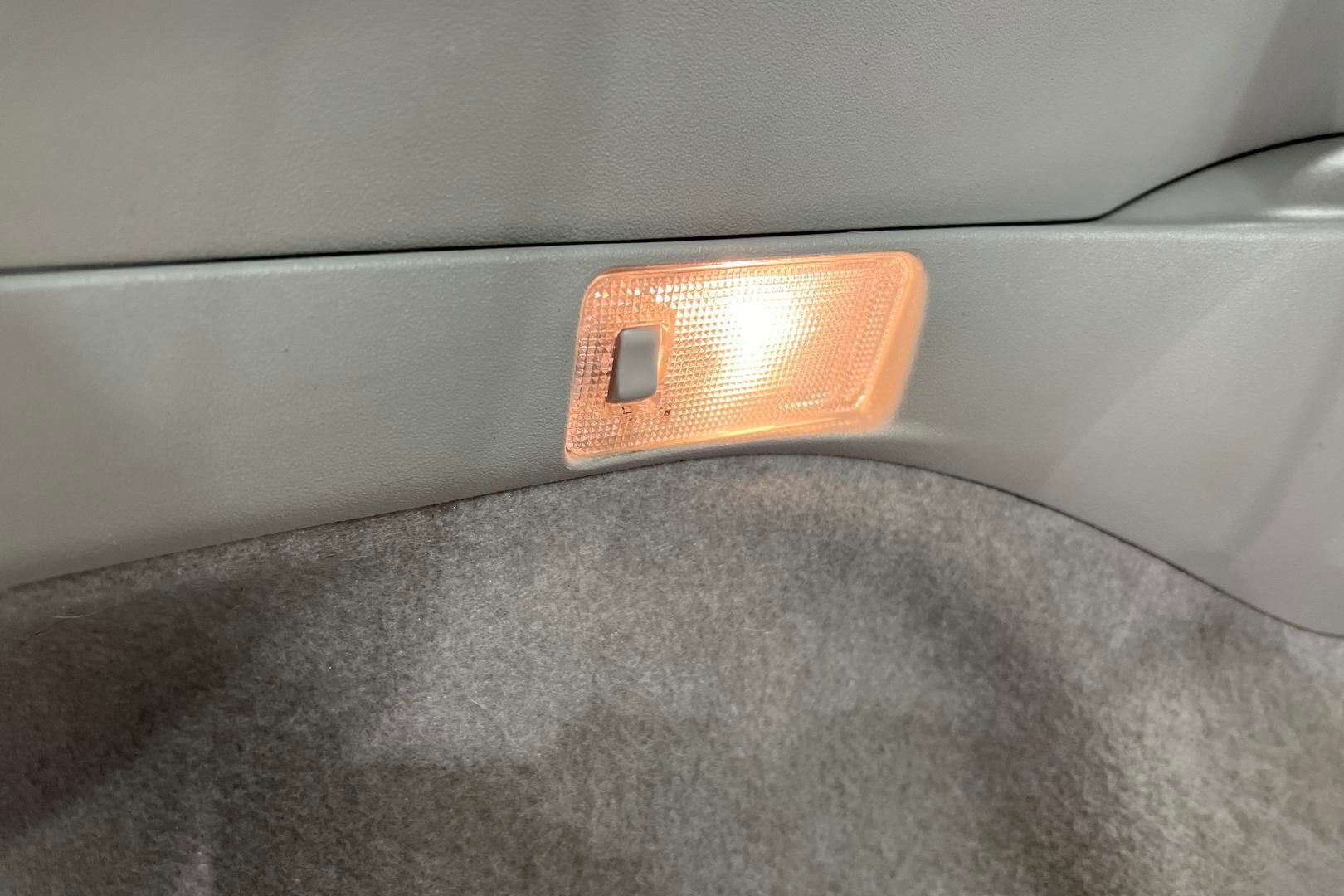 Toyota Prius iso kuva 22