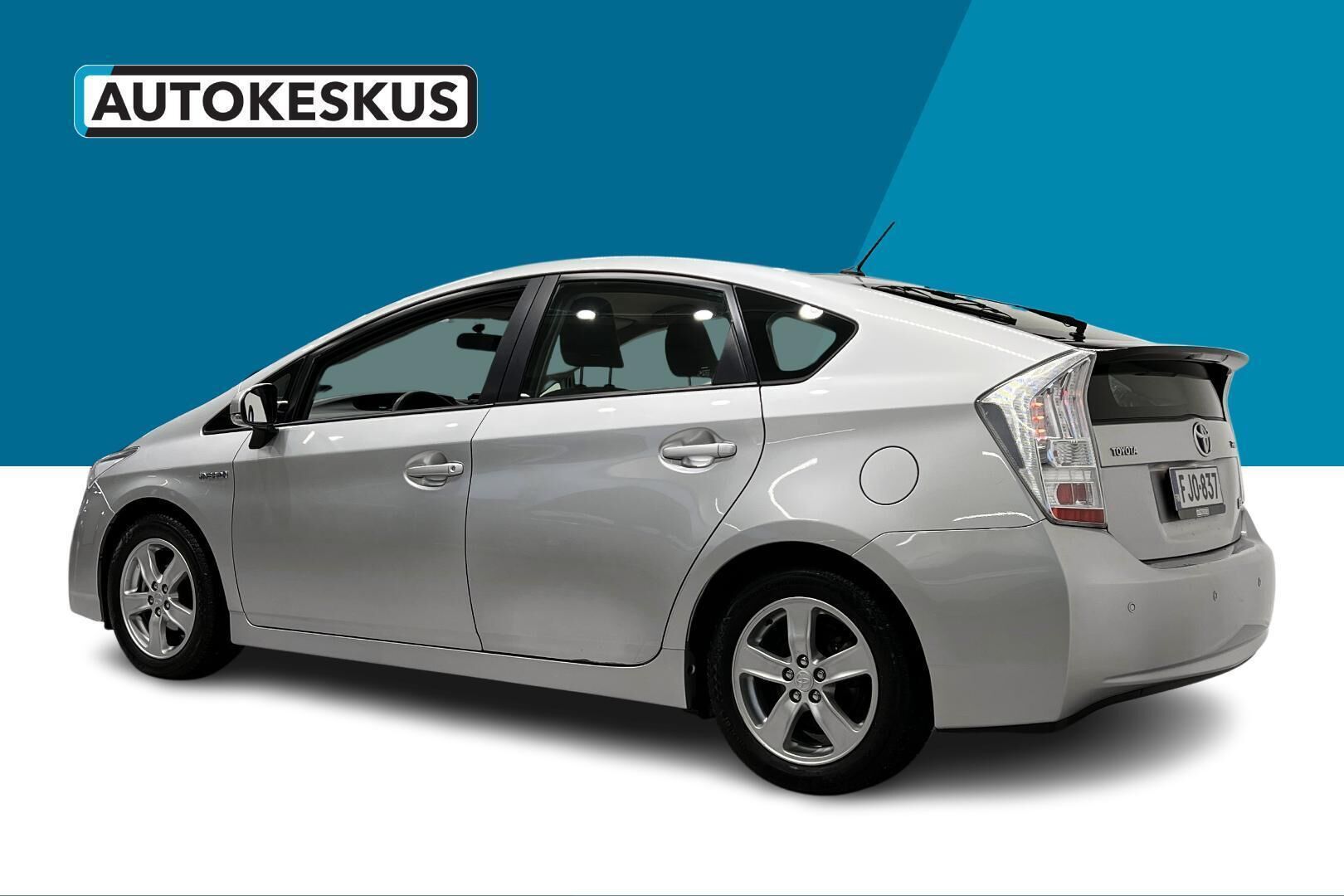 Toyota Prius iso kuva 24