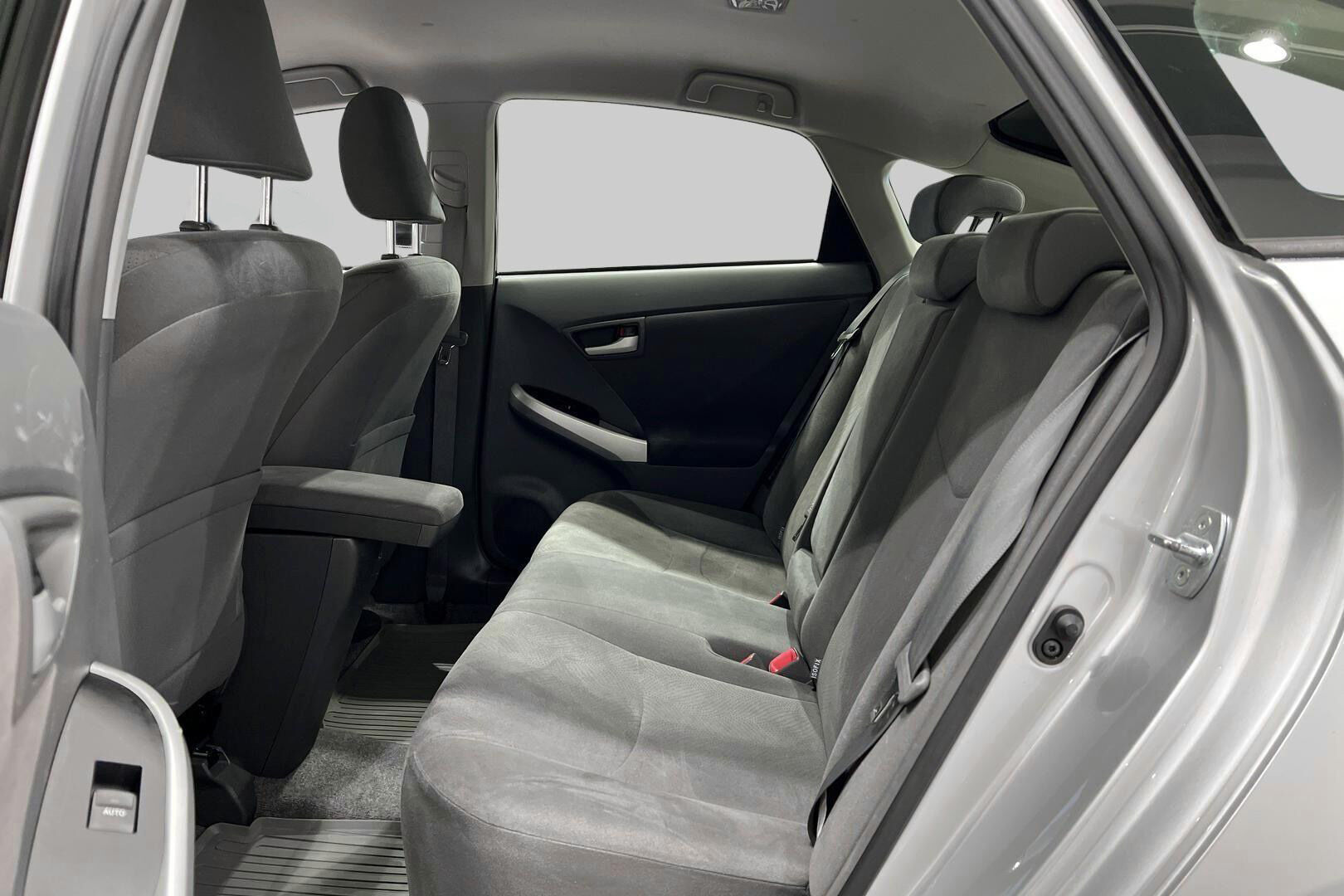 Toyota Prius iso kuva 7