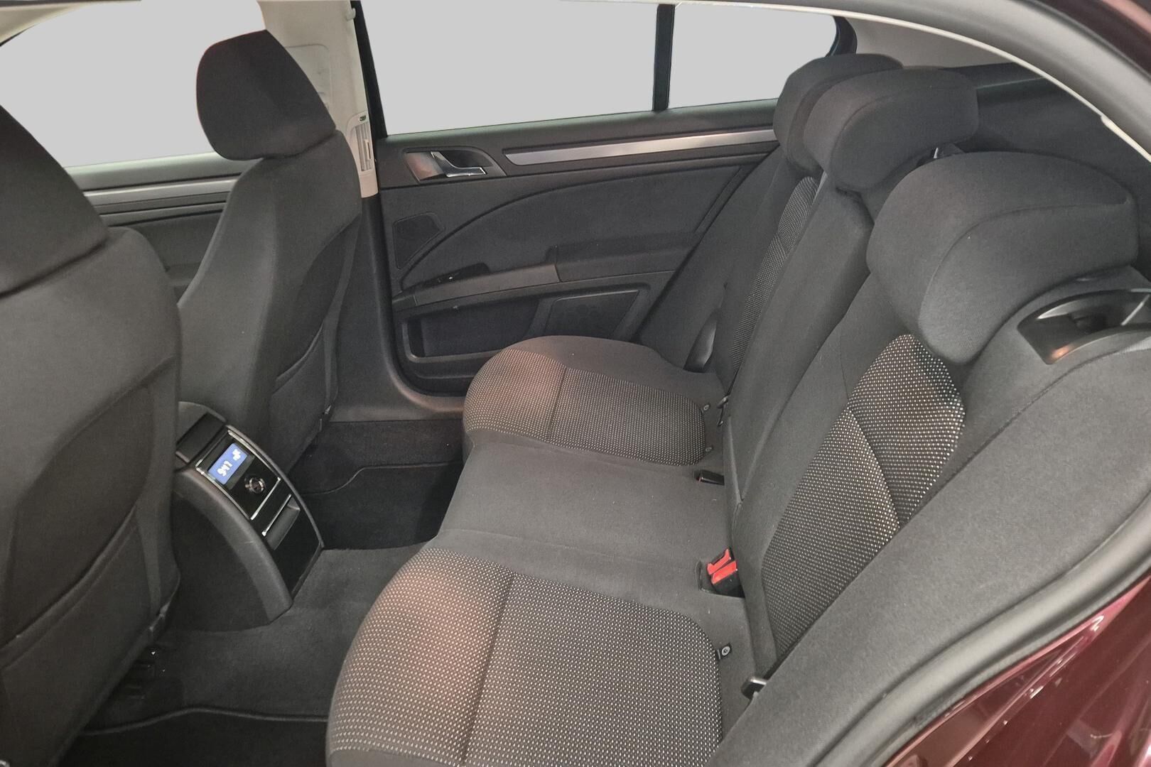 Skoda Superb iso kuva 10