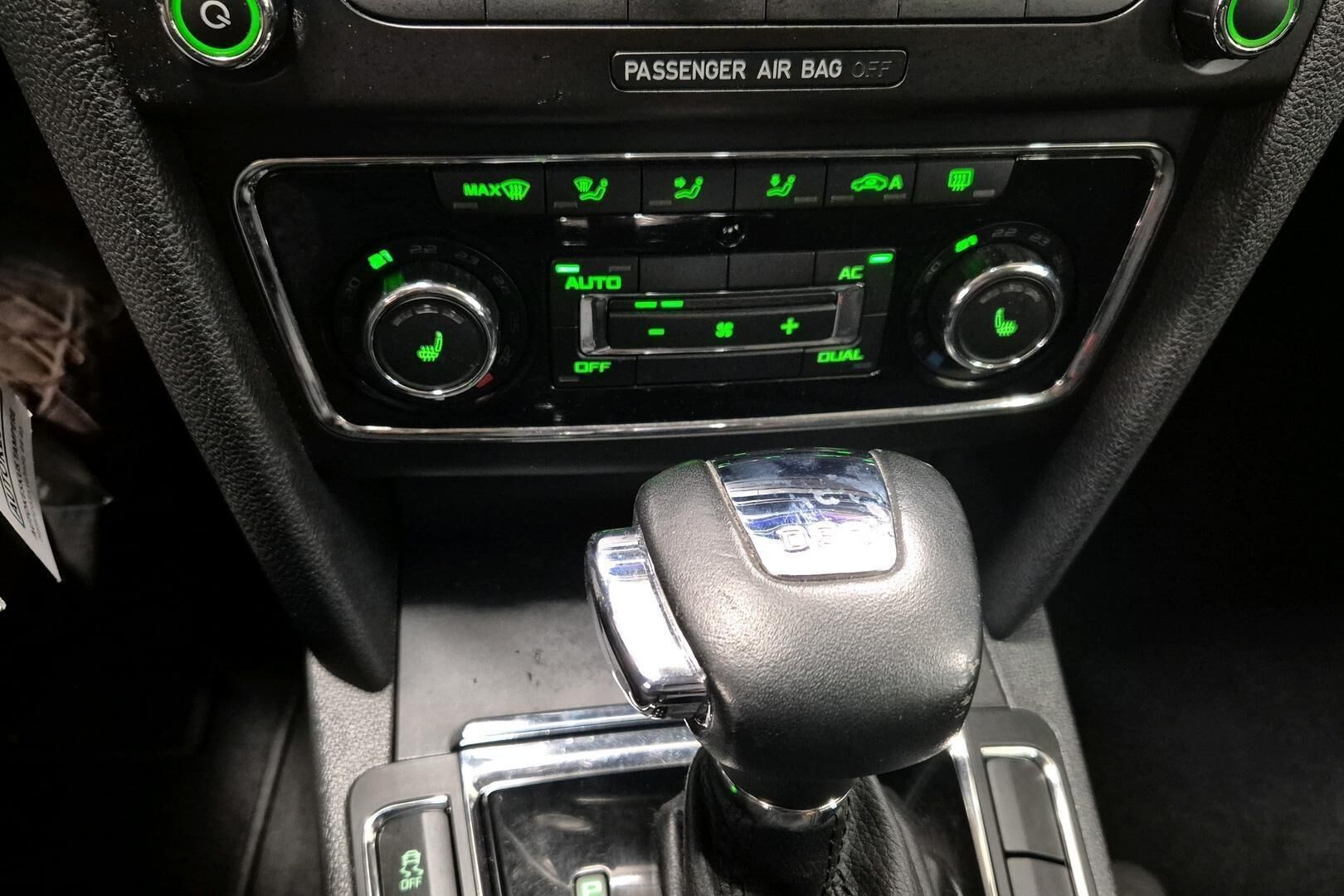 Skoda Superb iso kuva 16