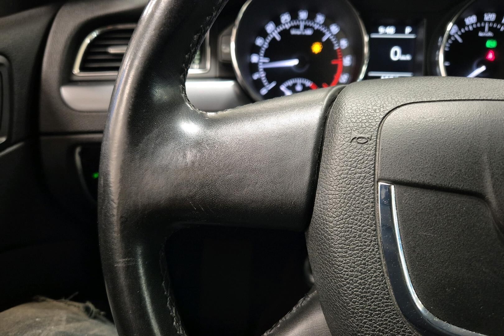 Skoda Superb iso kuva 19