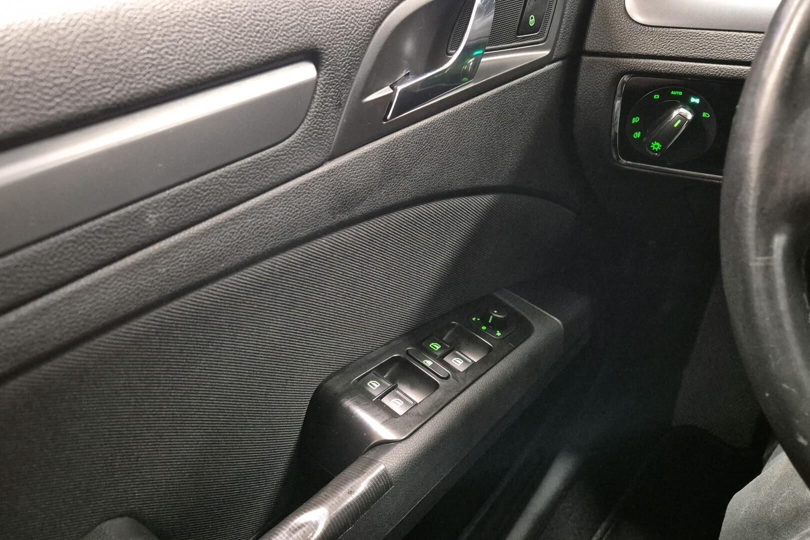 Skoda Superb iso kuva 20