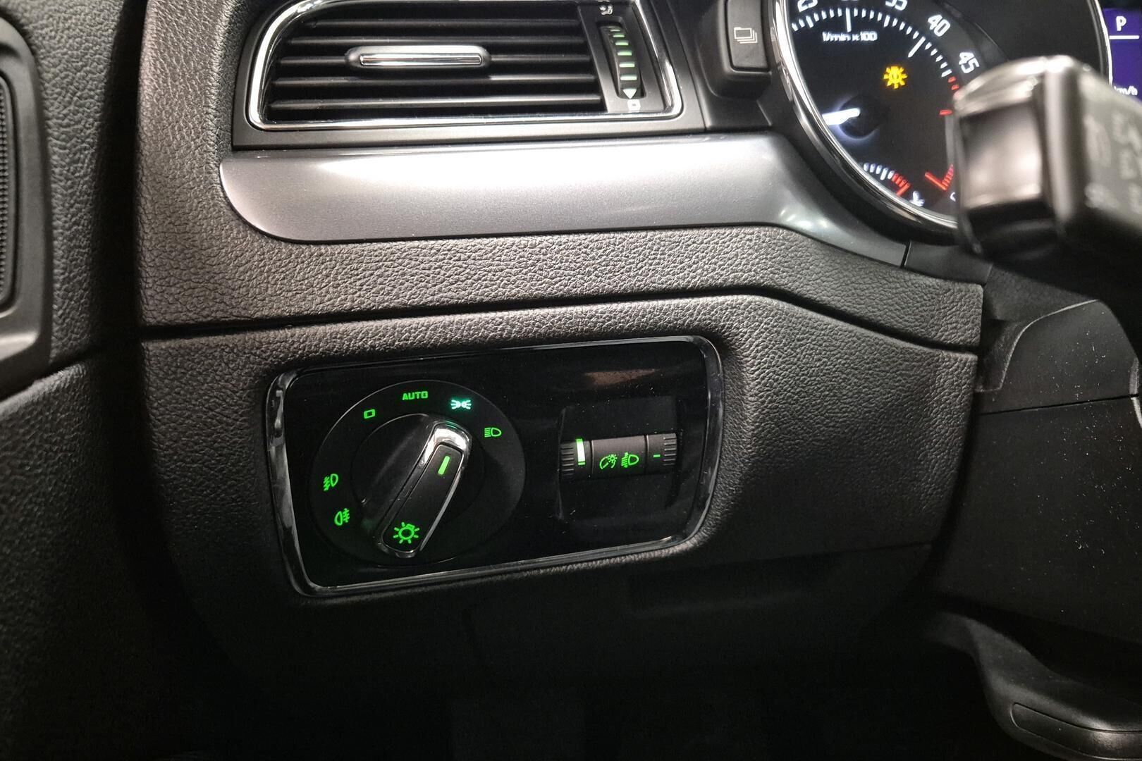 Skoda Superb iso kuva 21