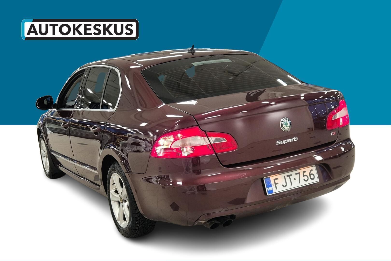 Skoda Superb iso kuva 7