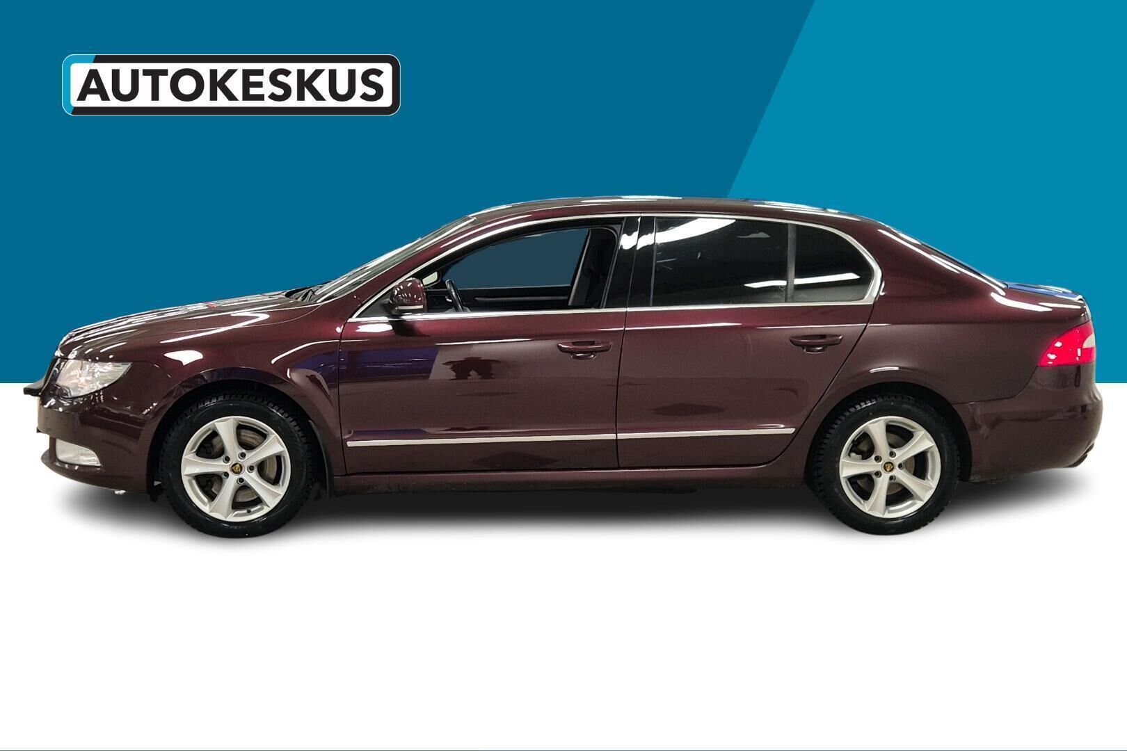 Skoda Superb iso kuva 8