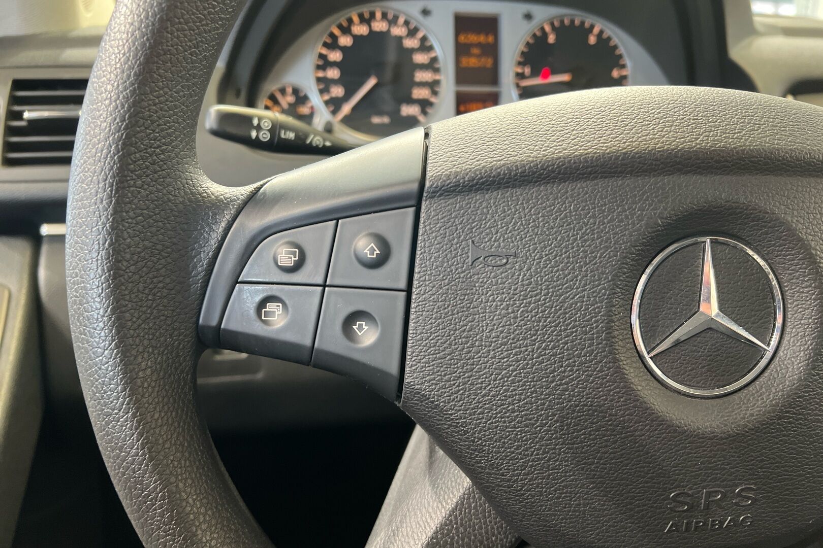 Mercedes-Benz B iso kuva 10
