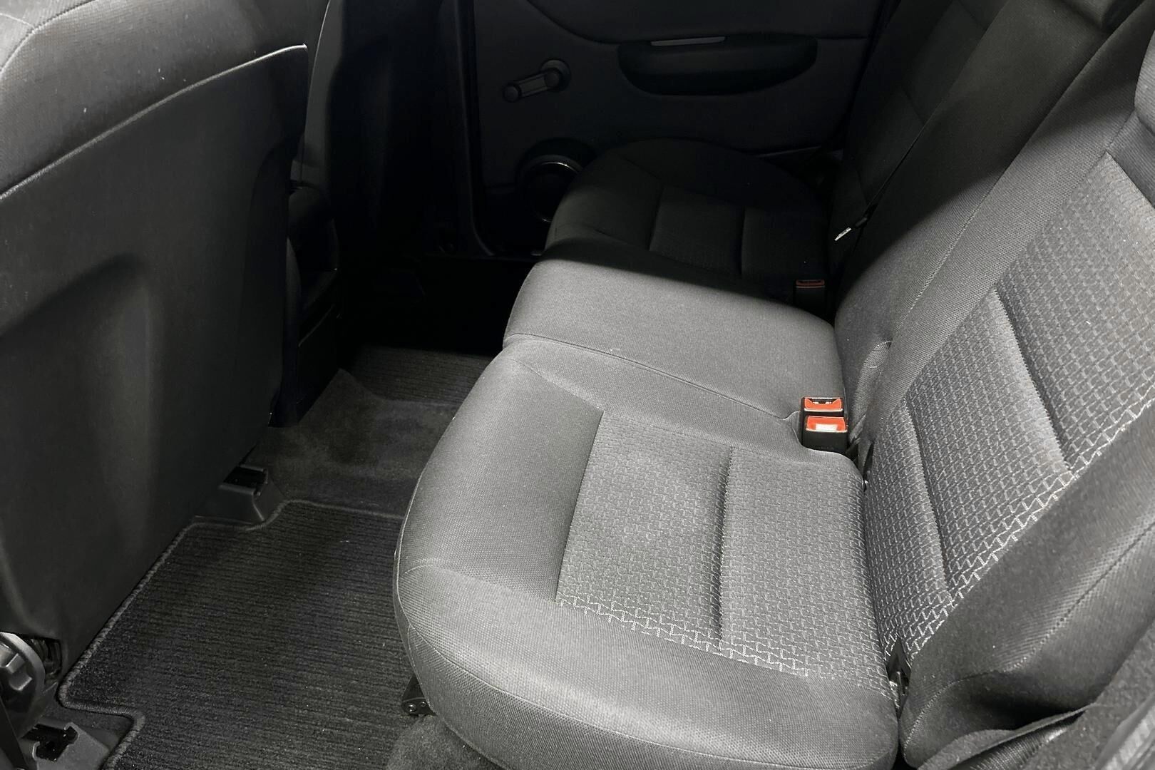 Mercedes-Benz B iso kuva 22
