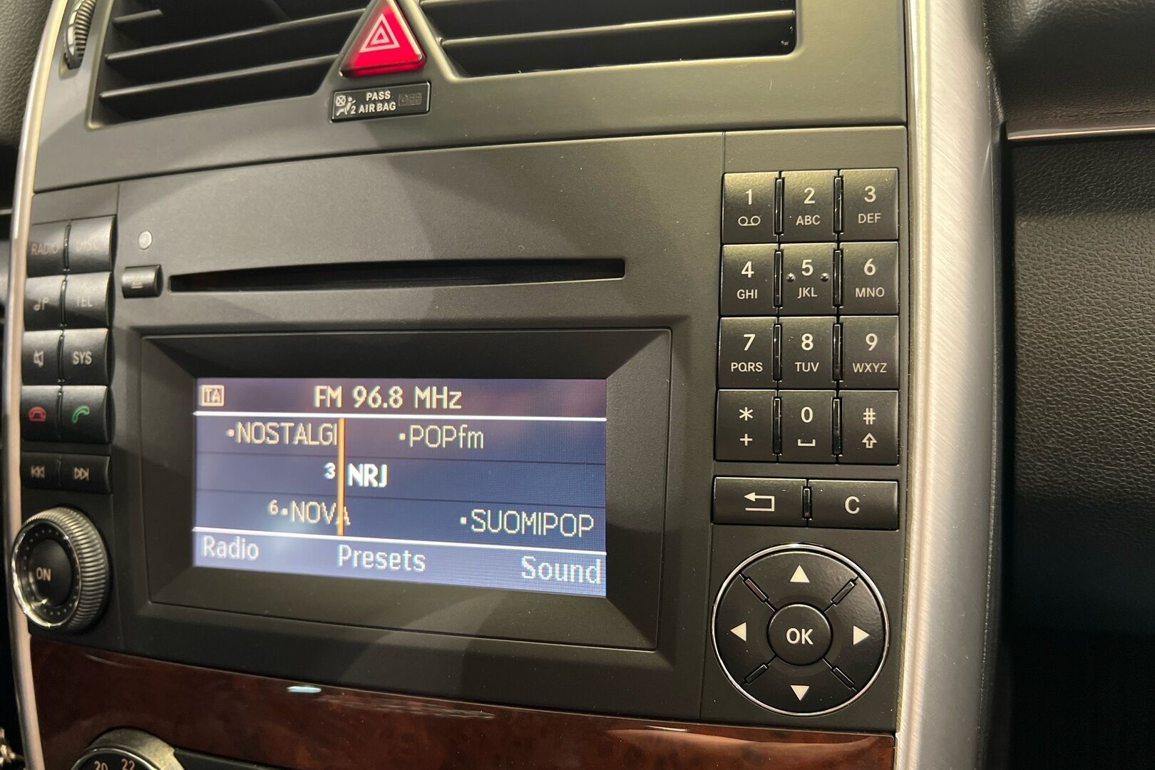 Mercedes-Benz B iso kuva 16