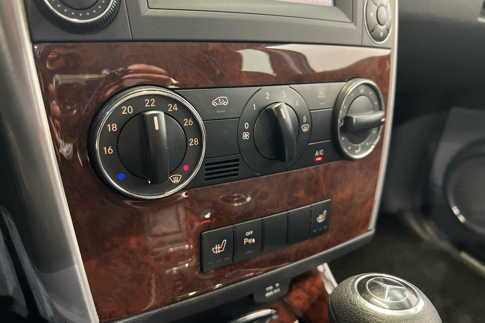Mercedes-Benz B iso kuva 17