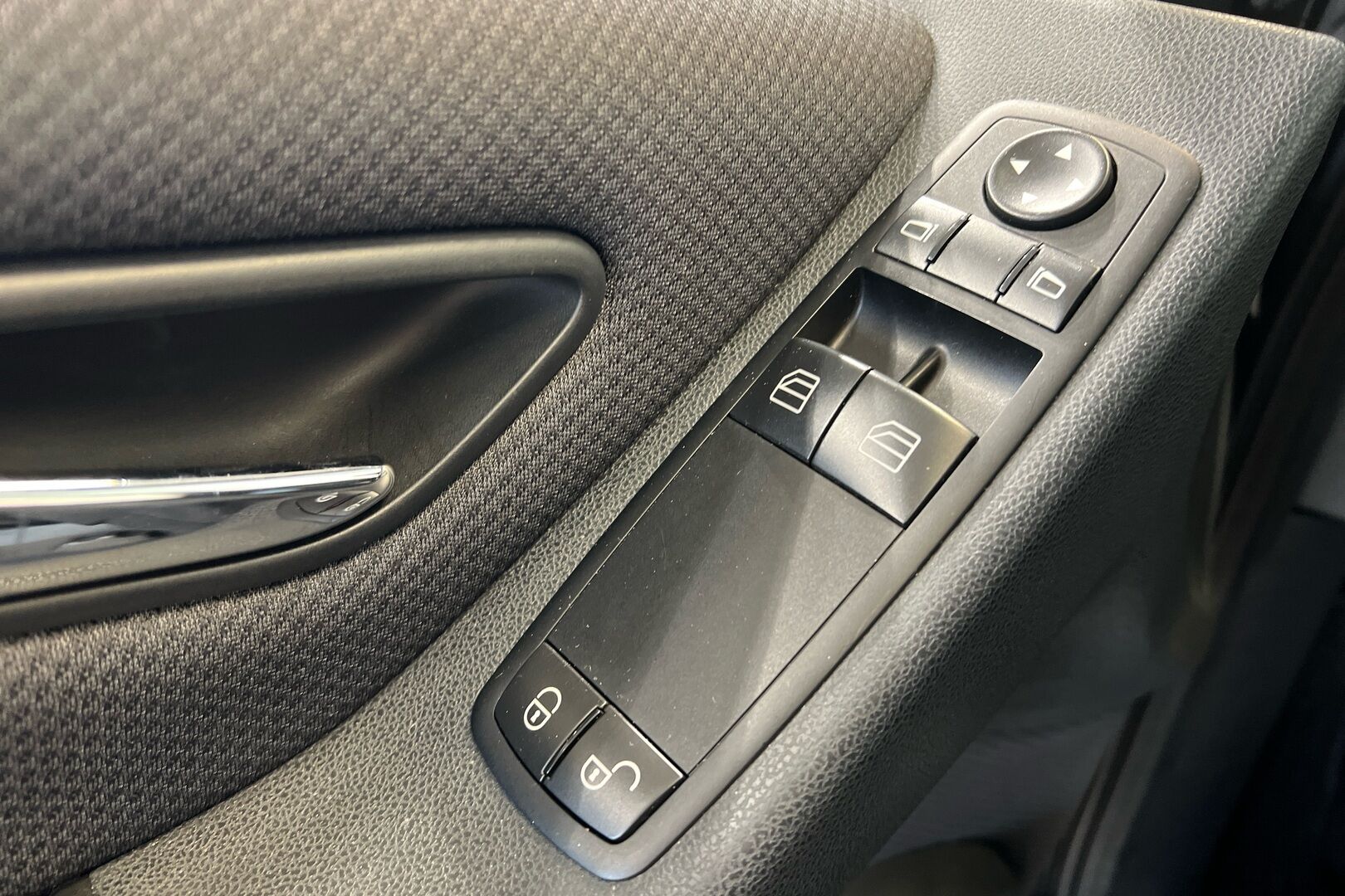 Mercedes-Benz B iso kuva 19