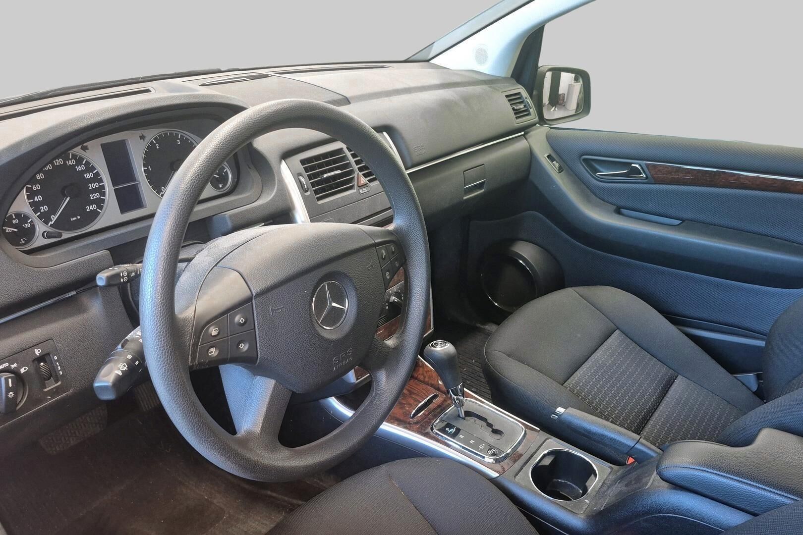 Mercedes-Benz B iso kuva 2