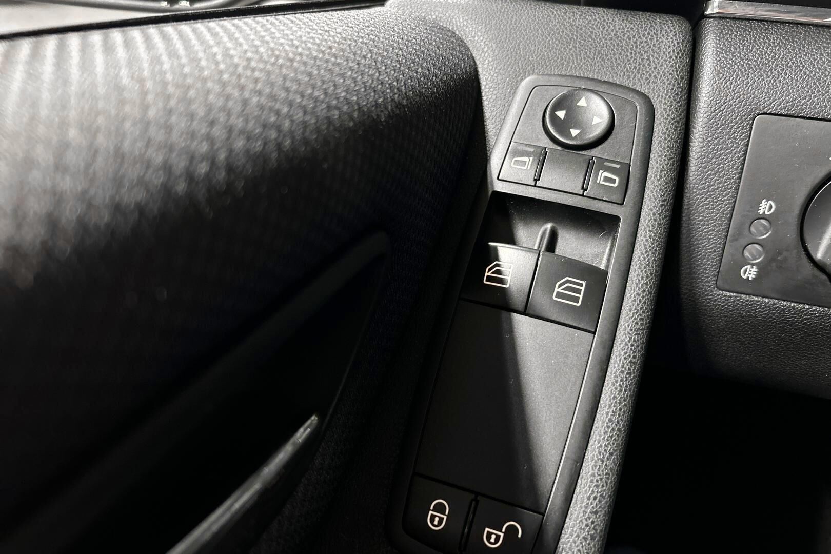 Mercedes-Benz B iso kuva 25