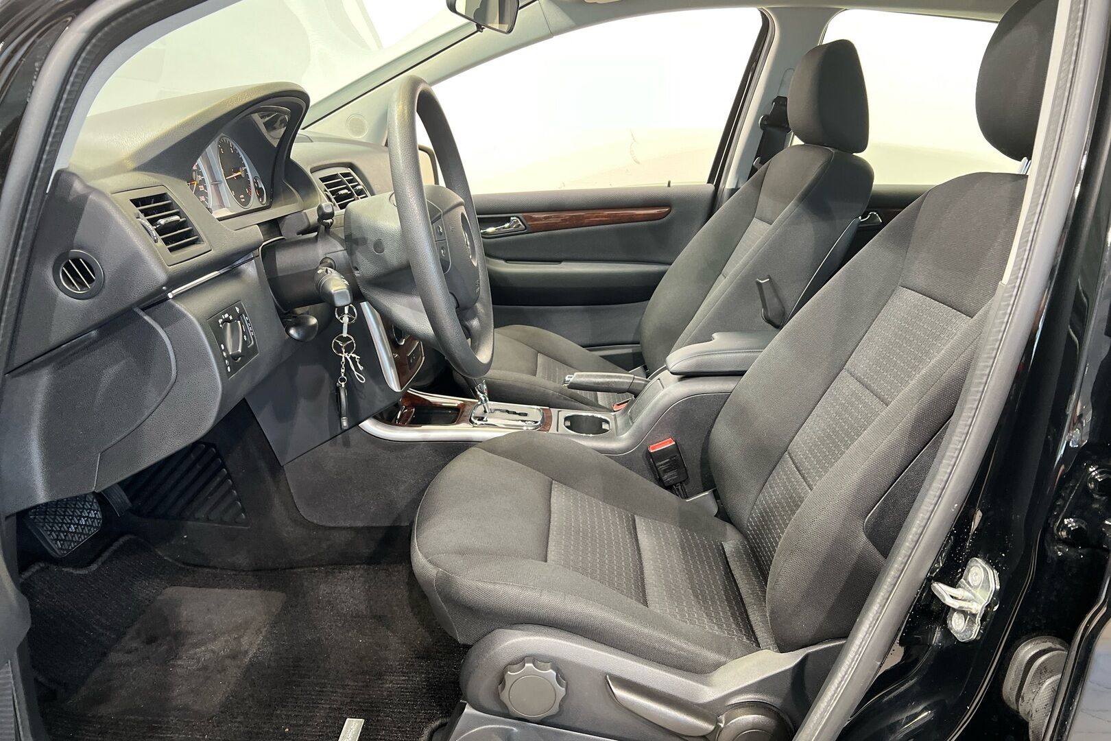 Mercedes-Benz B iso kuva 8