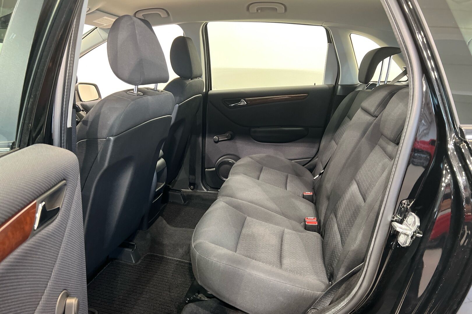 Mercedes-Benz B iso kuva 9