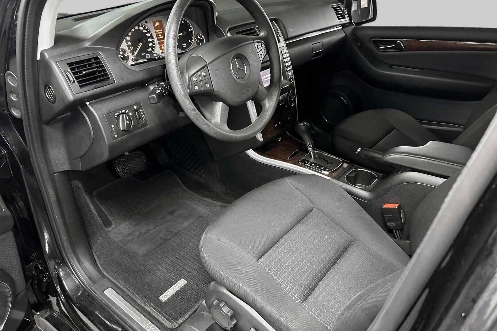Mercedes-Benz B iso kuva 4