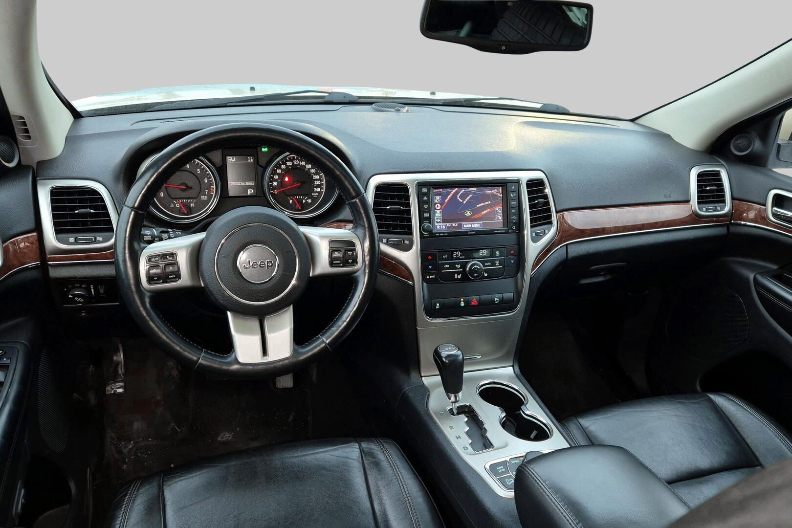 Jeep Grand Cherokee iso kuva 2