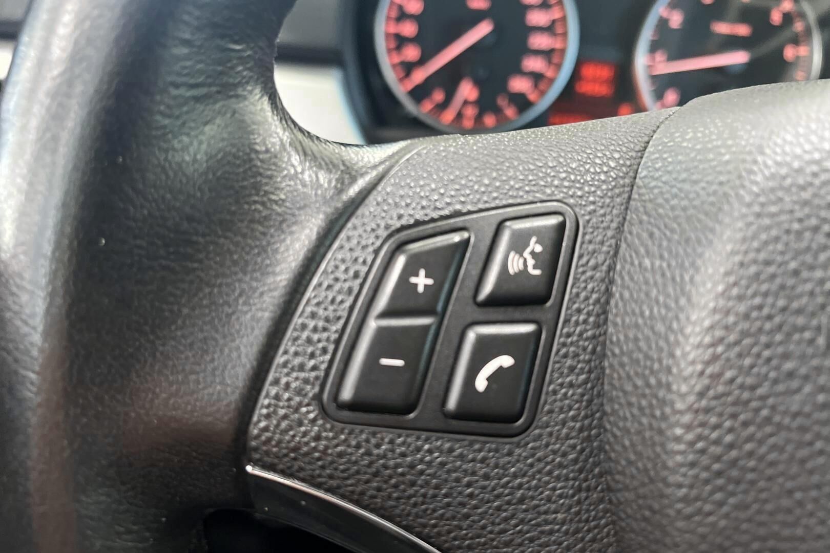 BMW 3-sarja iso kuva 17