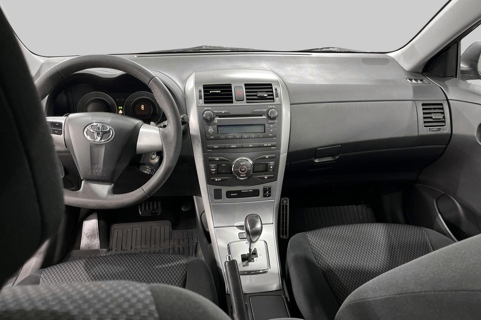 Toyota Corolla iso kuva 11