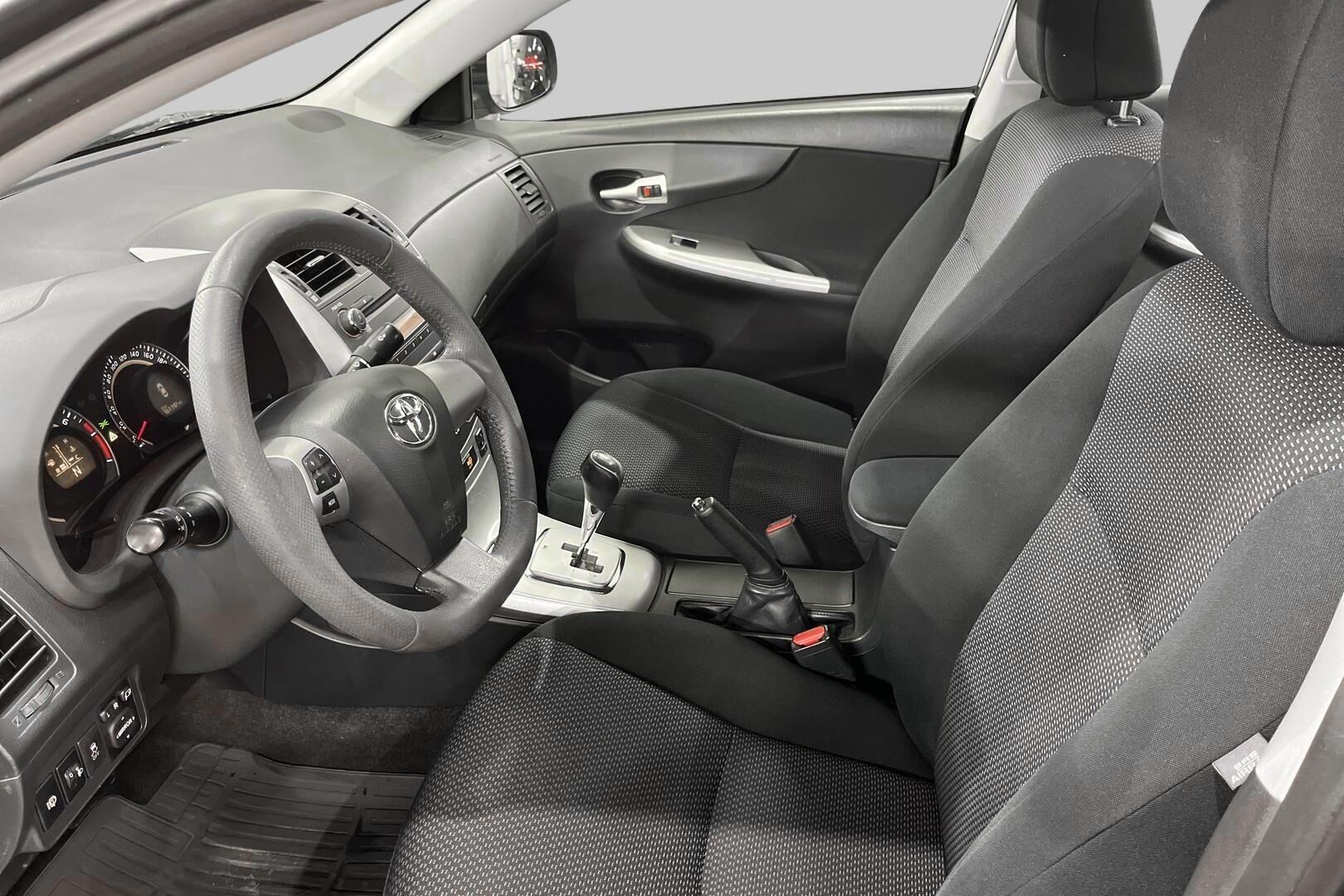 Toyota Corolla iso kuva 9