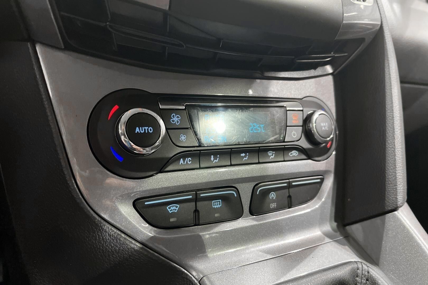 Ford Focus iso kuva 16