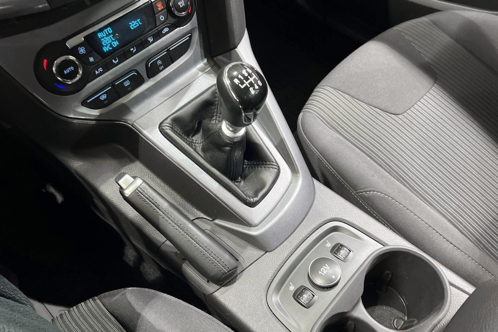 Ford Focus iso kuva 17