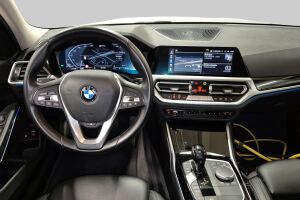 BMW 3-SARJA esikatselu 4