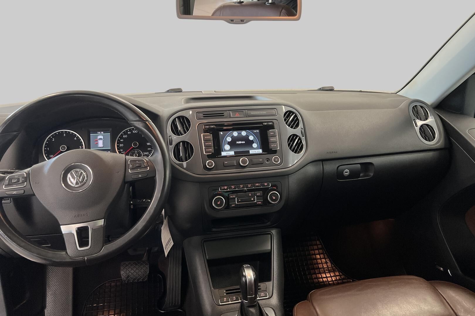 Volkswagen Tiguan iso kuva 11