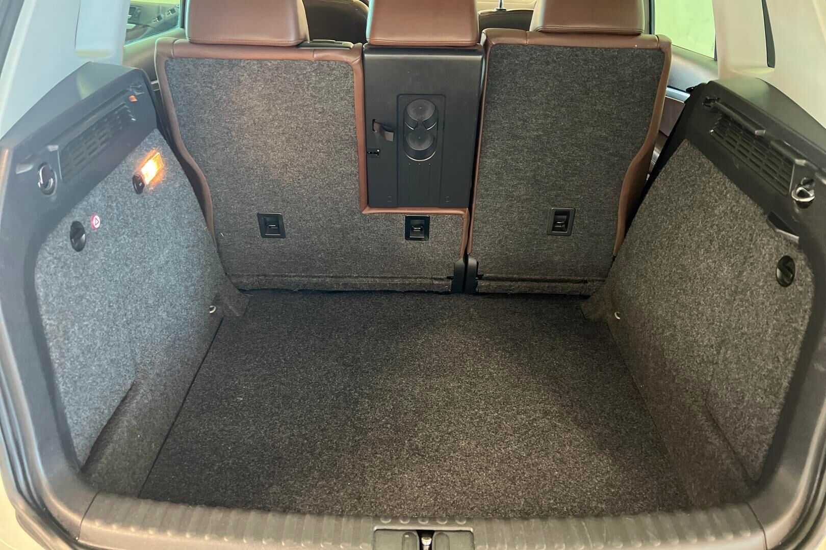 Volkswagen Tiguan iso kuva 12
