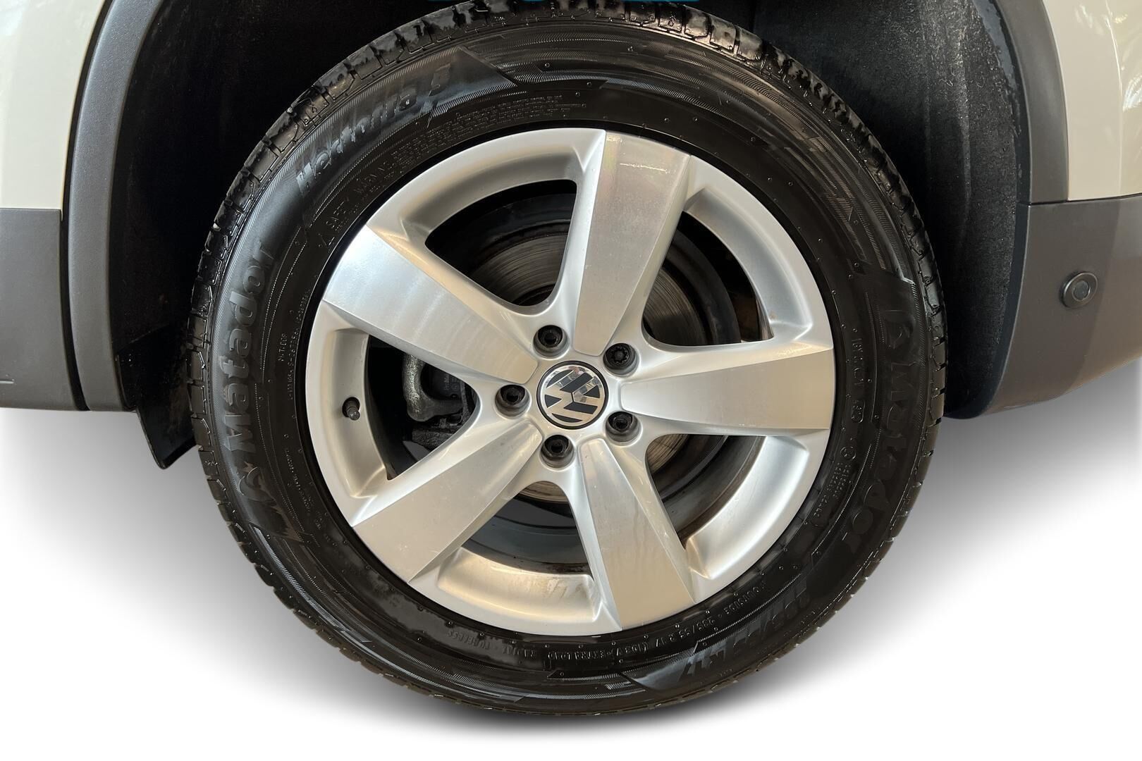 Volkswagen Tiguan iso kuva 13