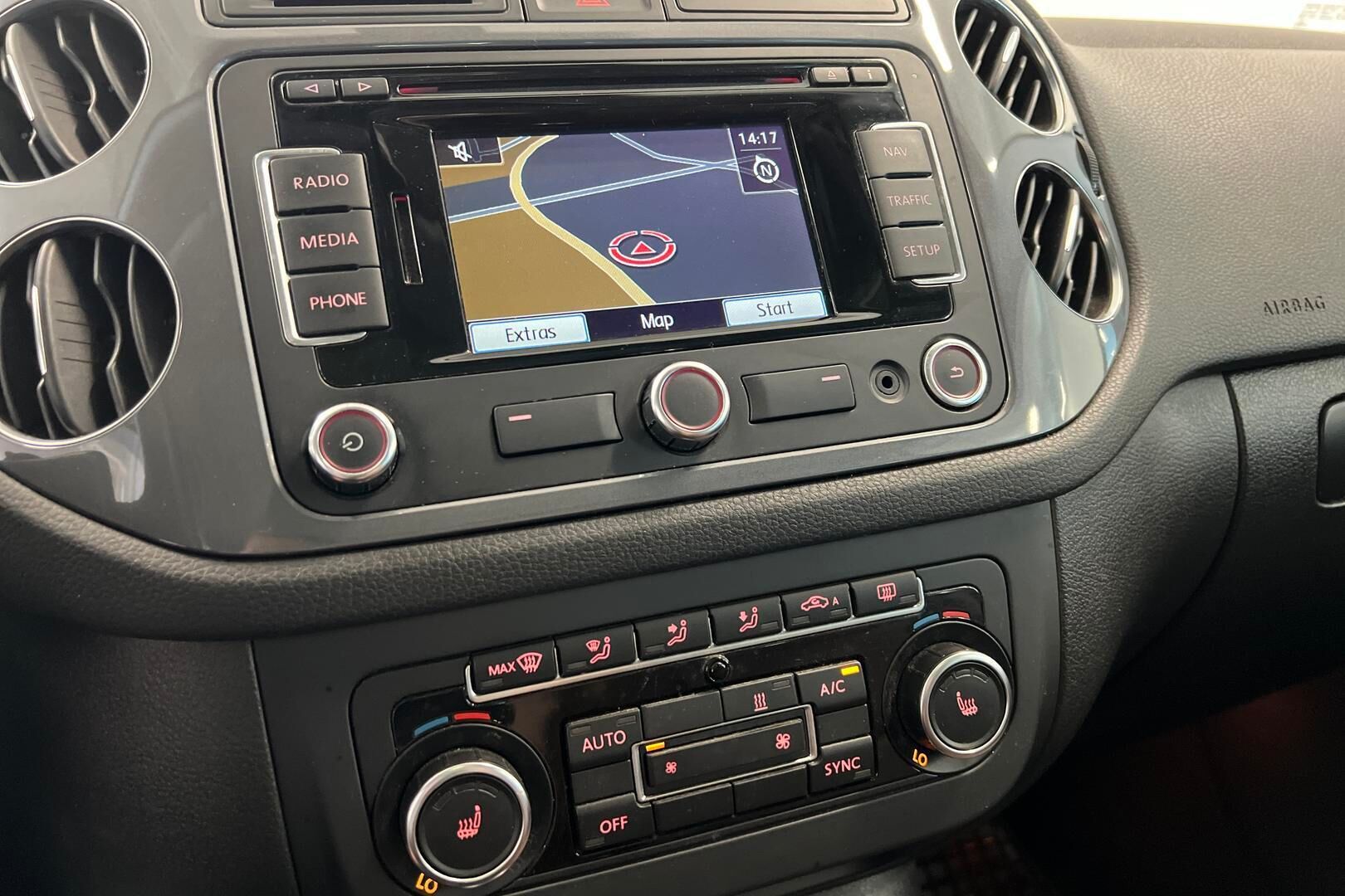Volkswagen Tiguan iso kuva 15