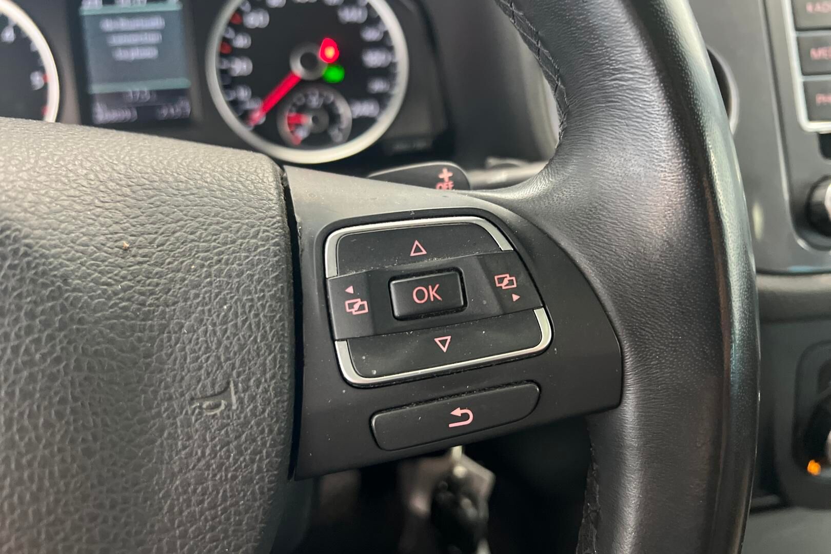 Volkswagen Tiguan iso kuva 18
