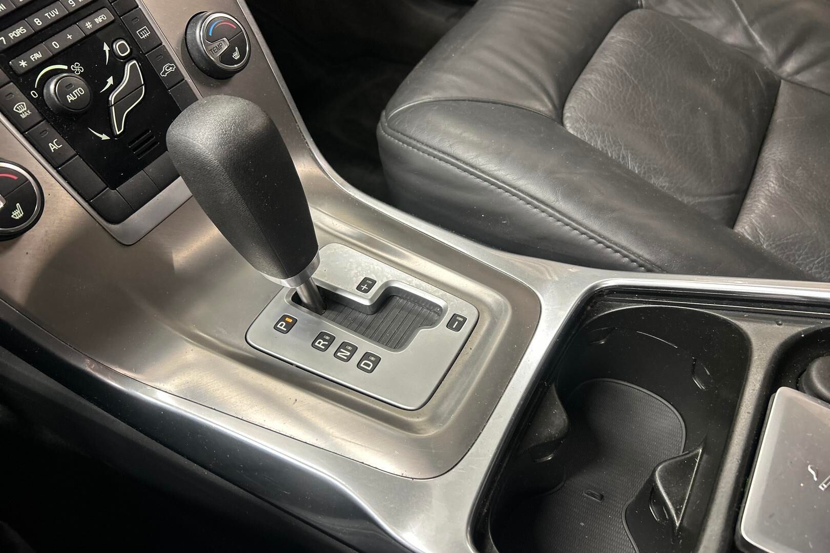 Volvo V70 iso kuva 16